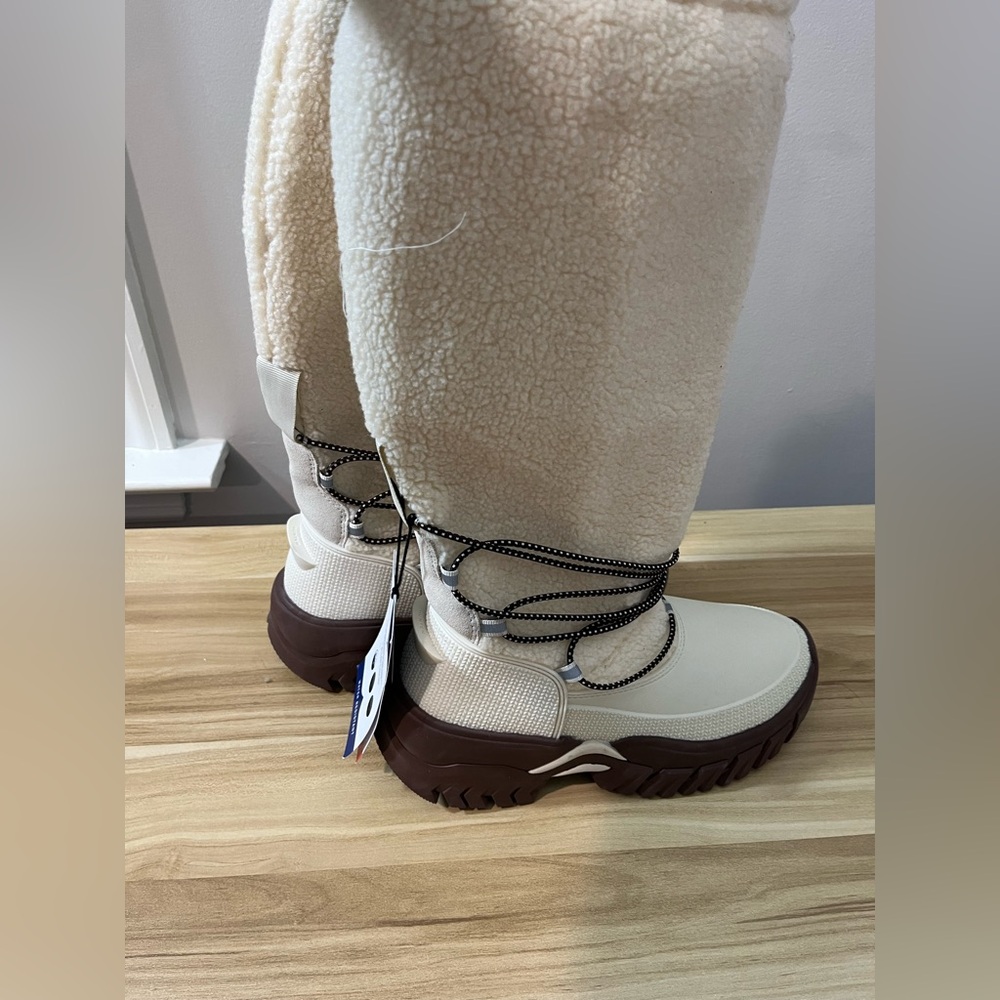 Hunter Cream and Brown Women's Winter Rain Boots - Picture 7 of 9